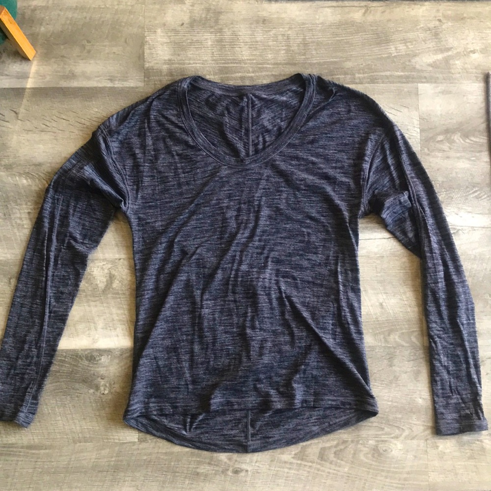 Lululemon Meant to move long Sleeve. Heathered Black sz 2. No flaws. Like new.